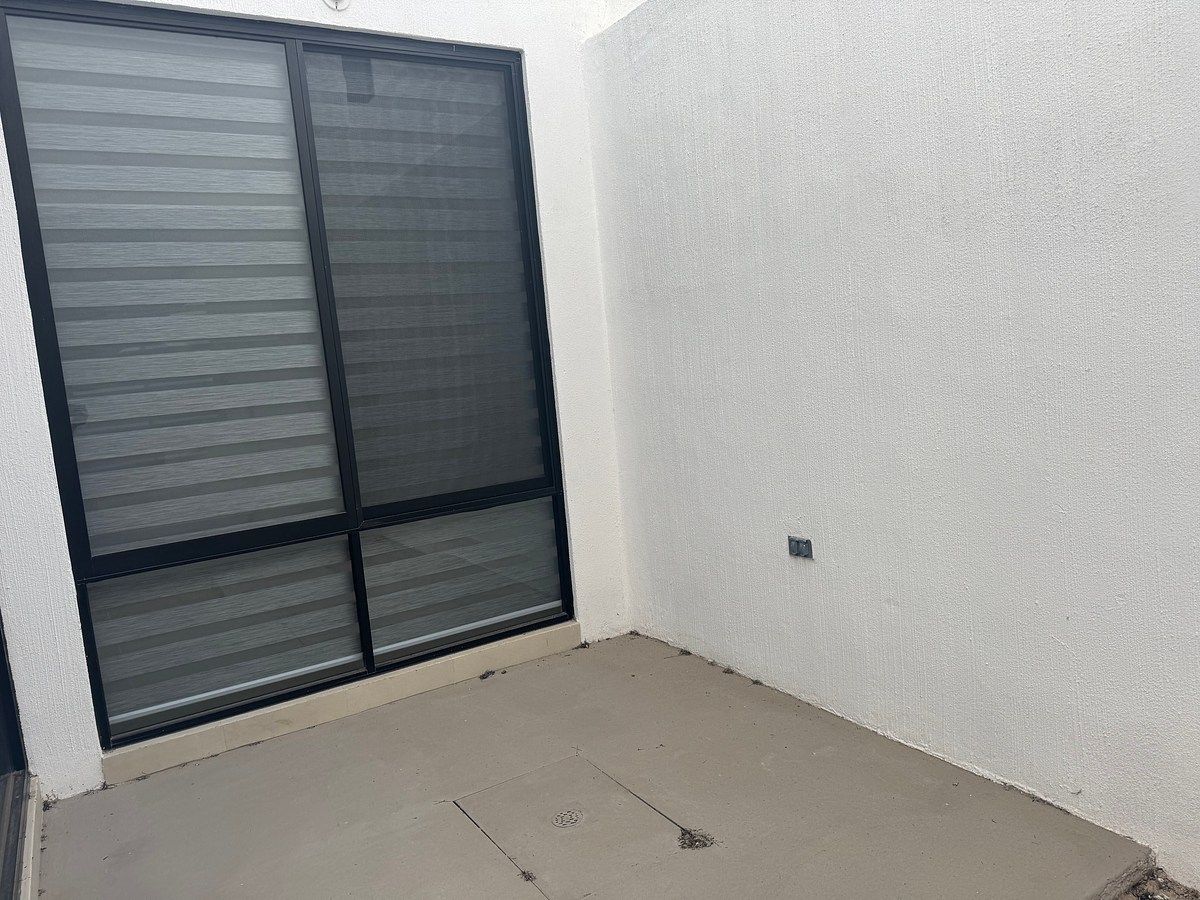 8 of 34: Área exterior