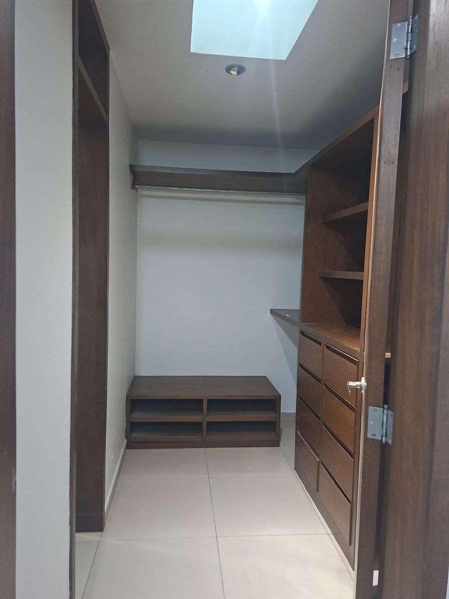 6 de 26: vestidor principal