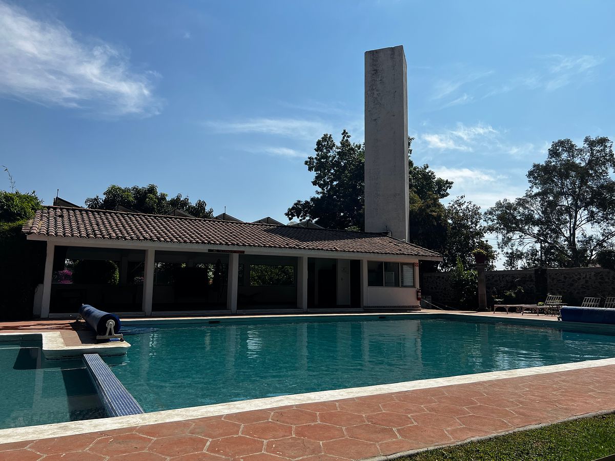 20 de 30: Casa club y alberca