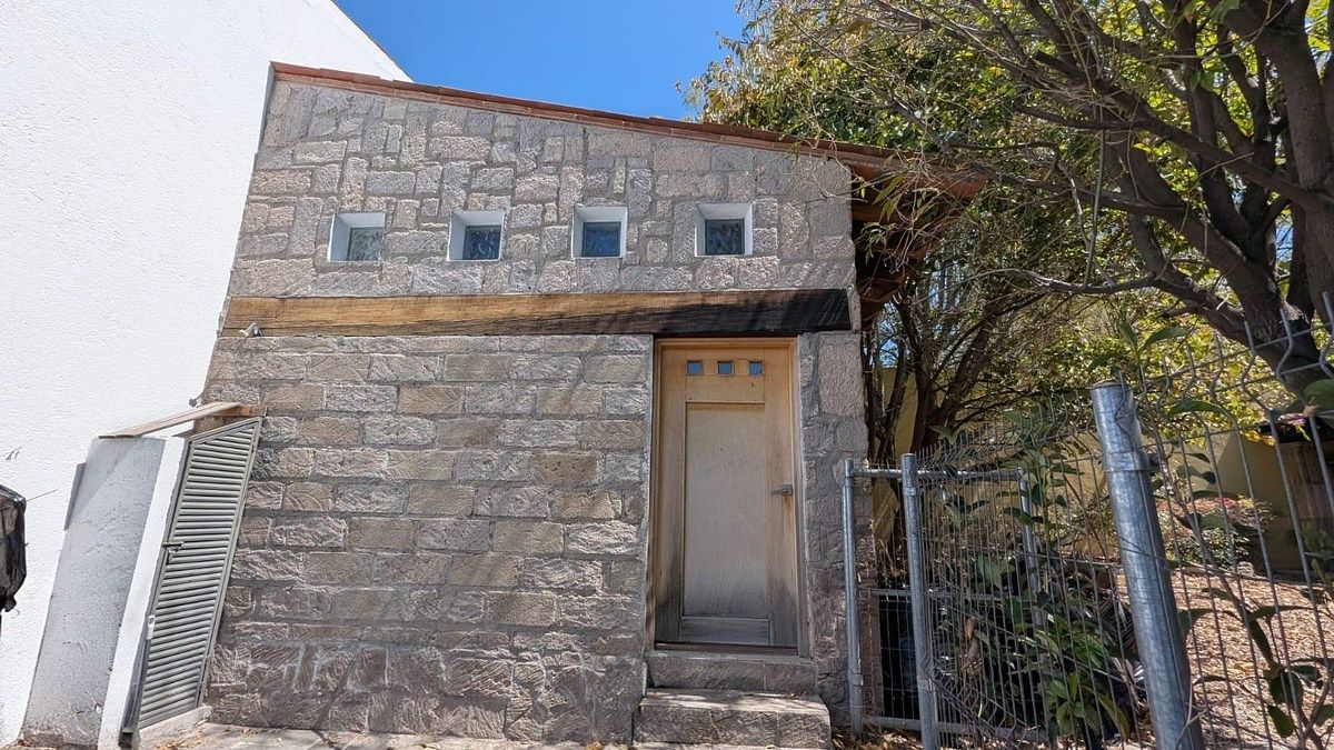 22 de 27: Fachada Casa de Visitas