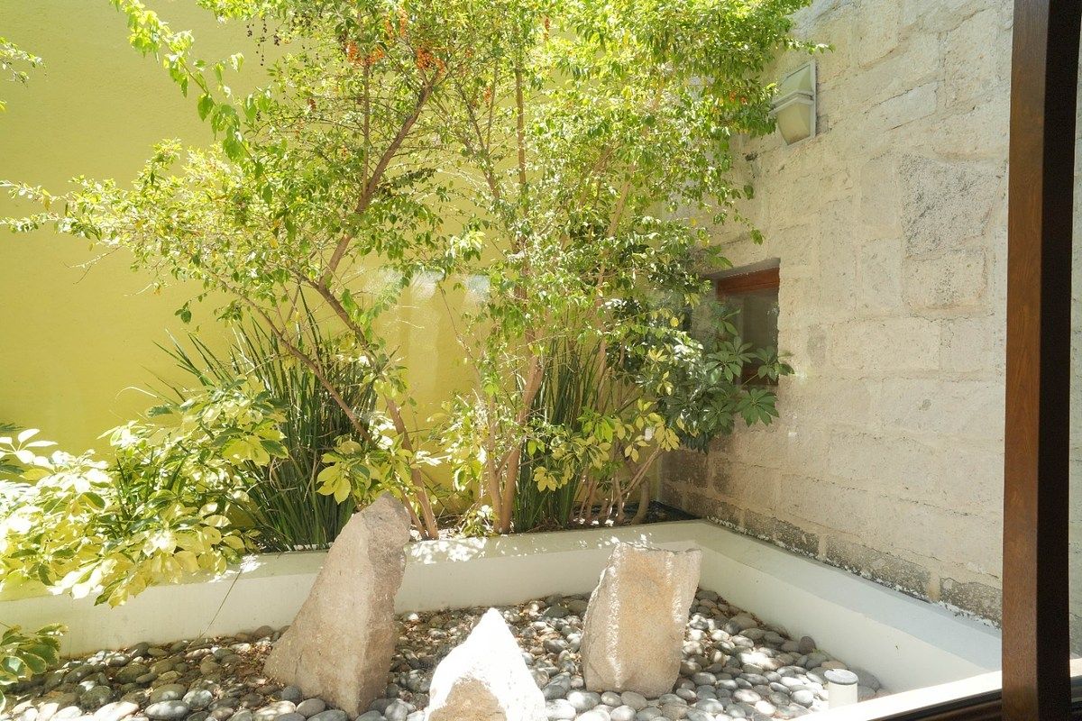 5 de 27: Fuente decorativa desde la sala