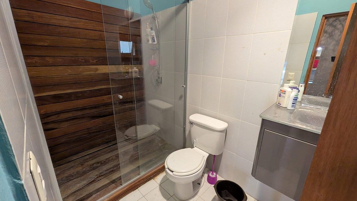 27 de 27: Baño casa de visitas