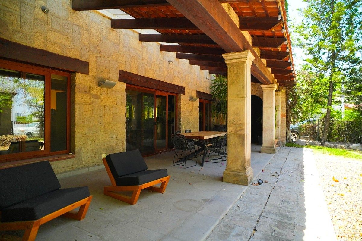 2 de 27: Sala patio frontal