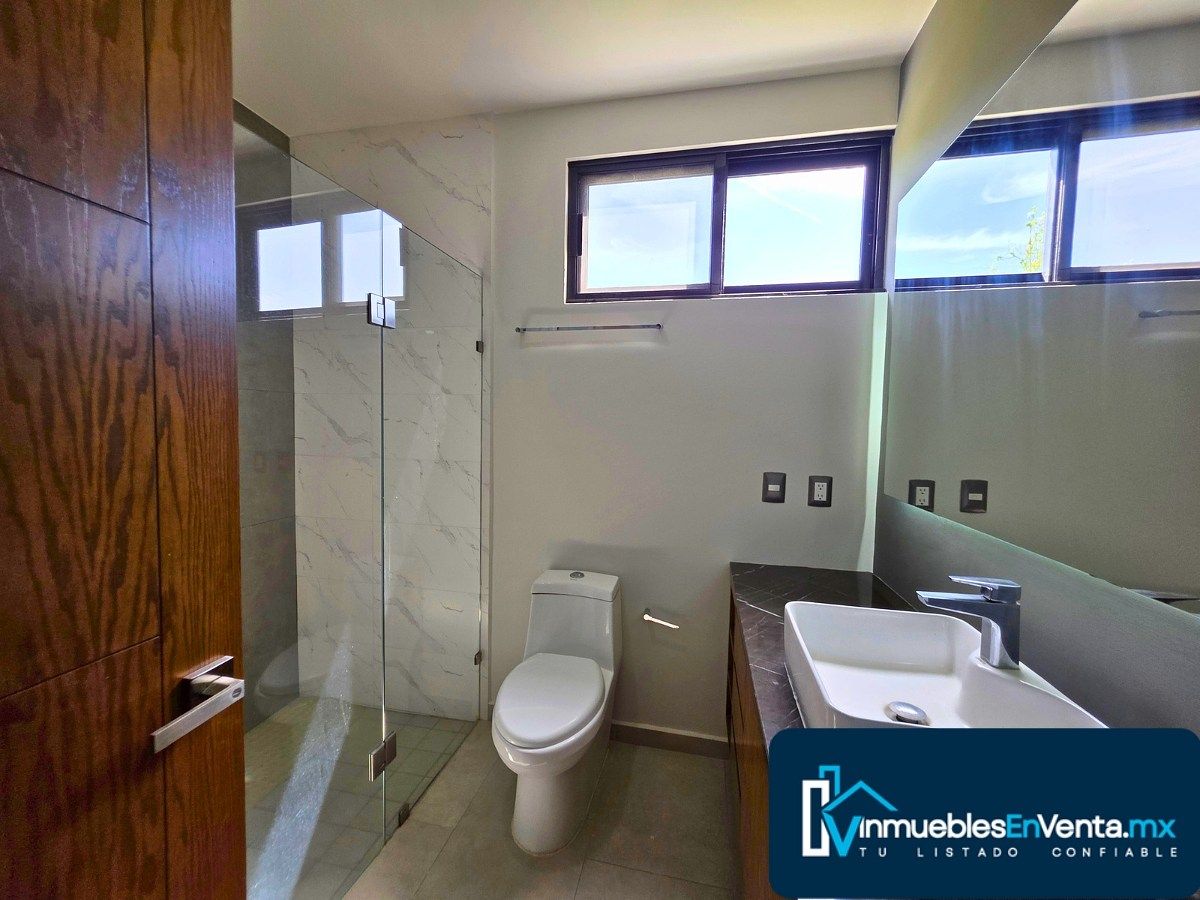 9 of 12: Baño Cuarto principal