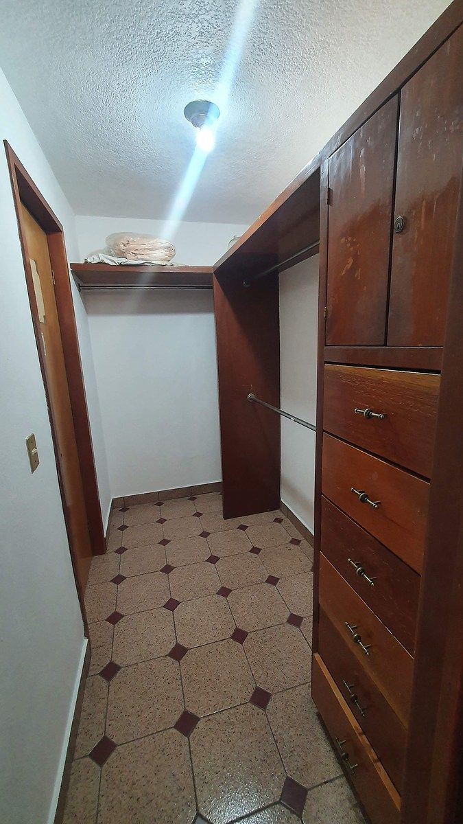 19 de 26: Vestidor recámara secundaria 2.