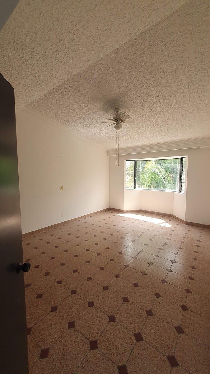 22 de 26: Recámara secundaria no. 4 con closet amplio.