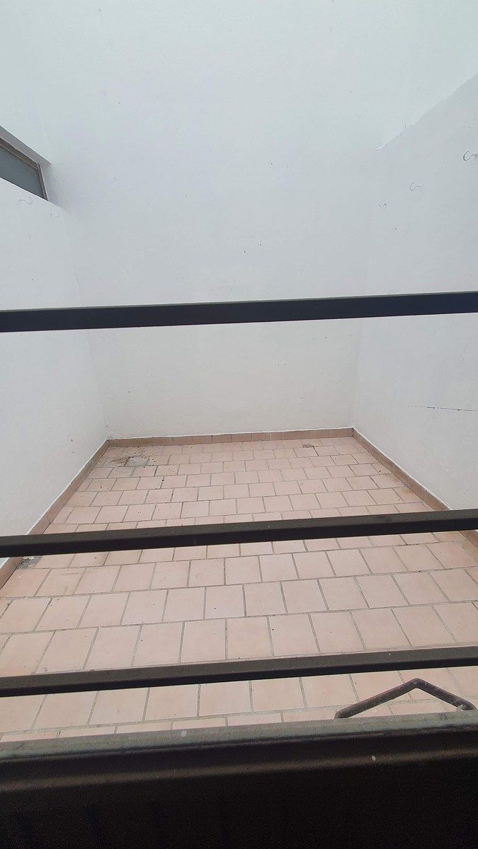 23 de 26: Patio justo a cuarto de lavado con boiler.