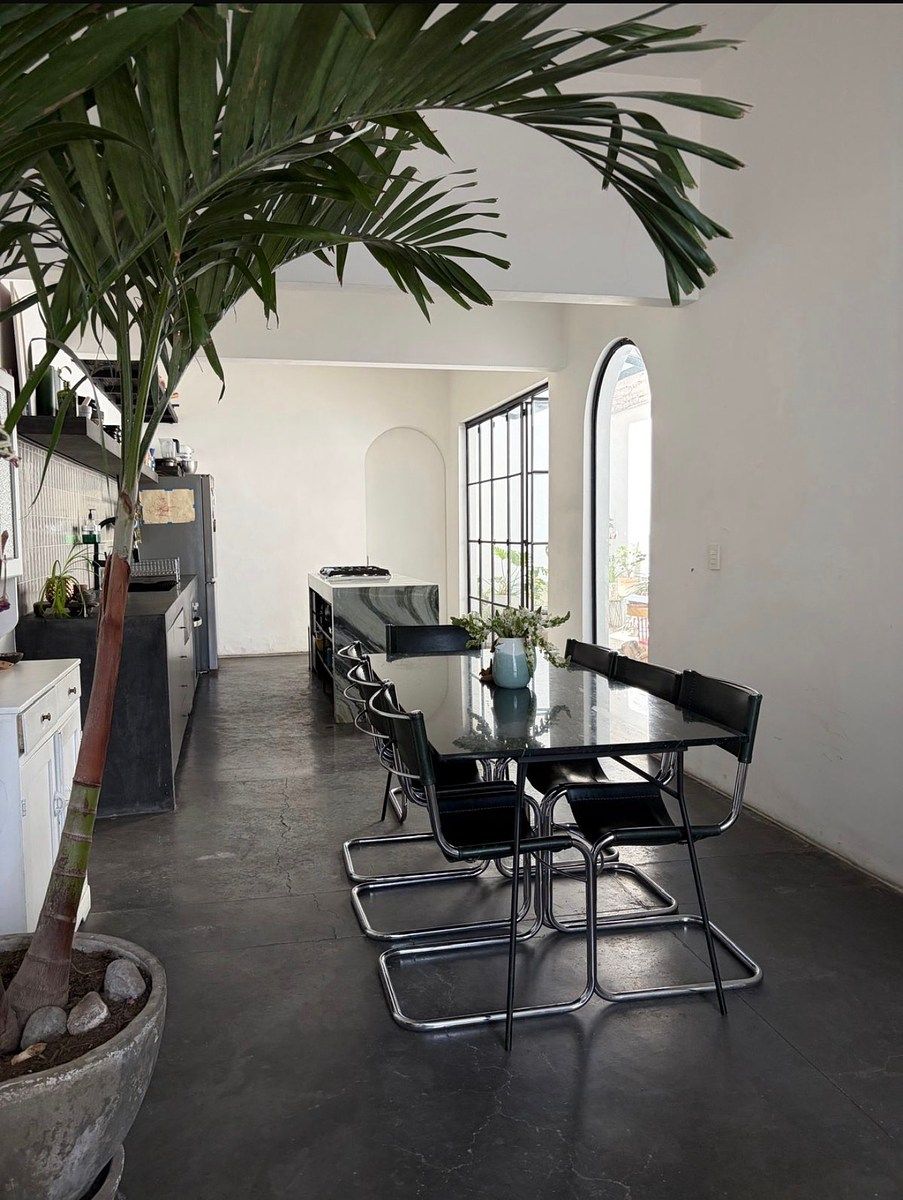 10 de 44: Cocina abierta con plancha de mármol