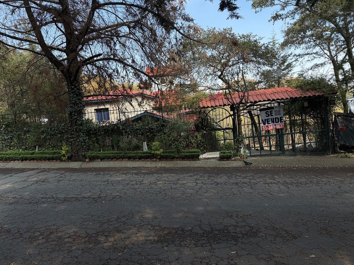 3 of 18: Frente desde calle