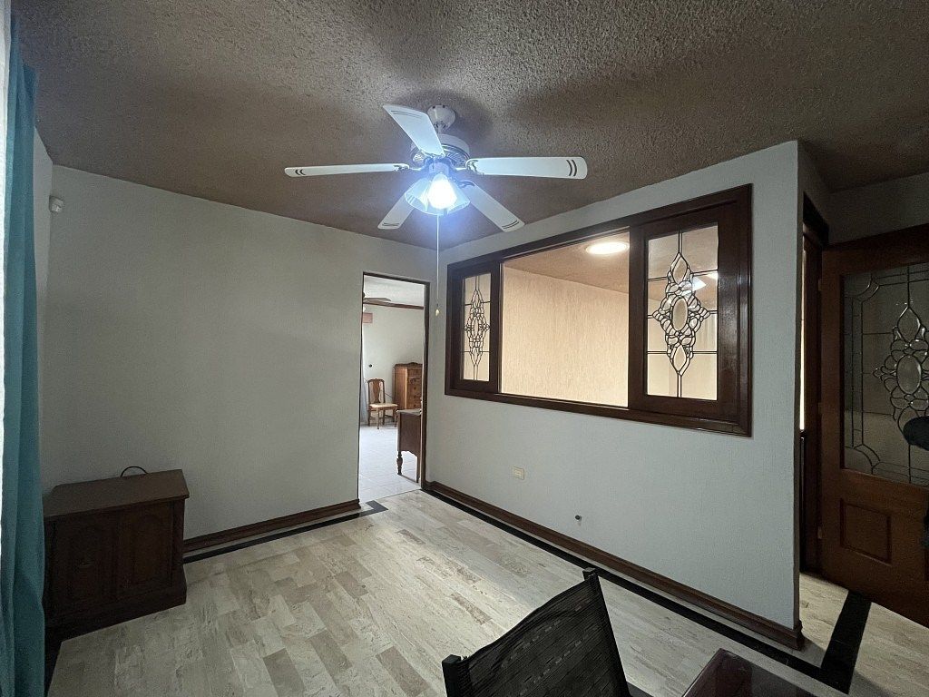 8 de 11: TV / Estancia familiar.