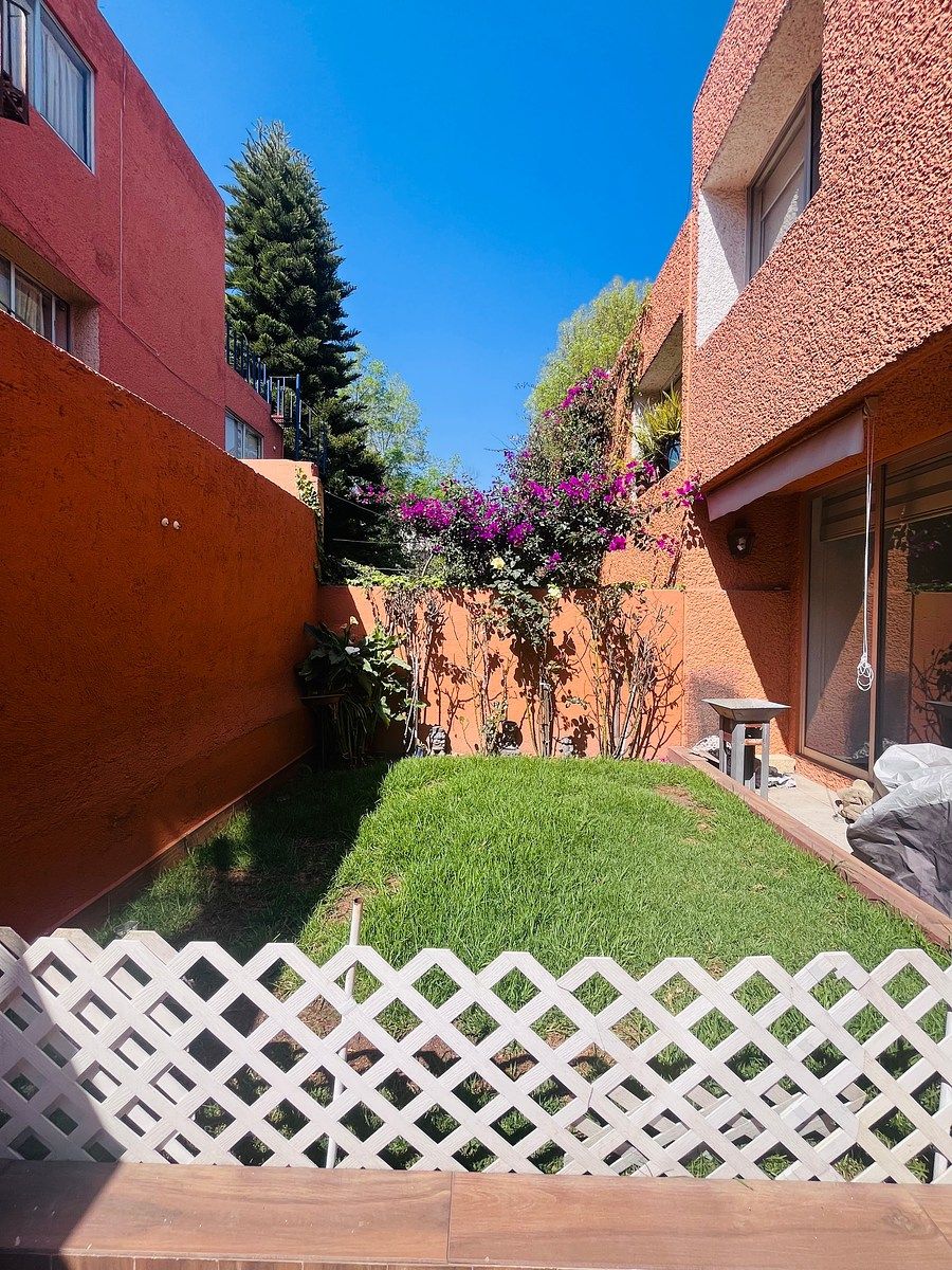 2 de 32: Jardín interior