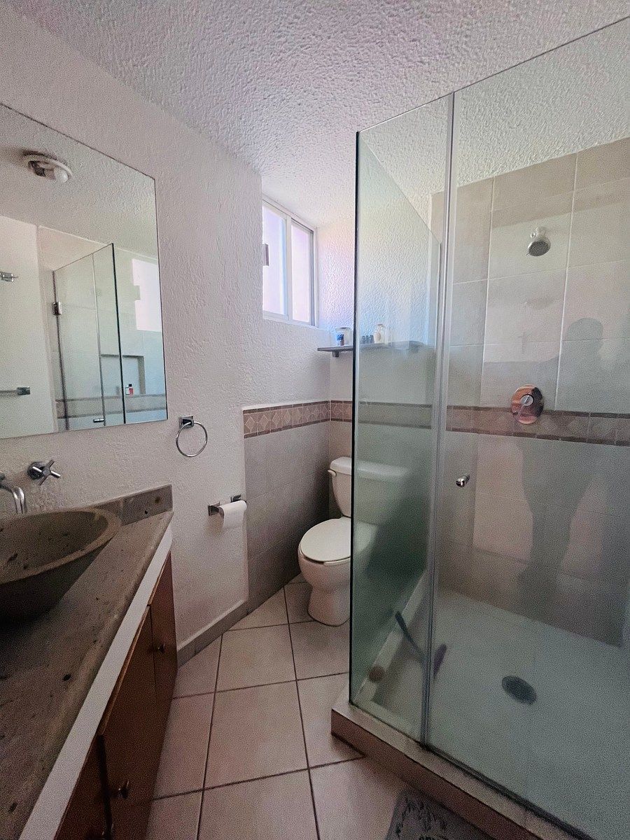 20 de 32: Baño recámara principal