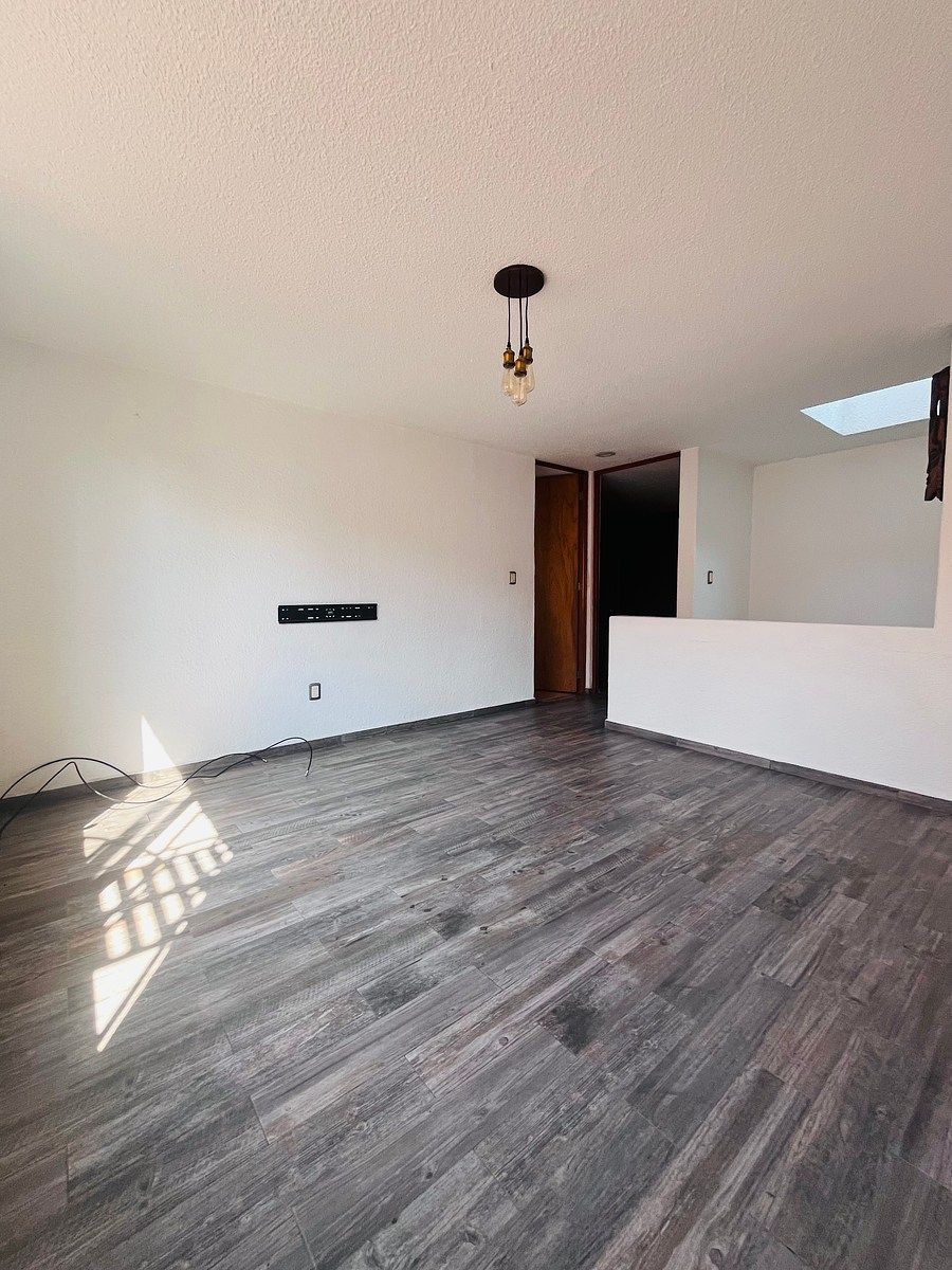 24 de 32: Sala de tv