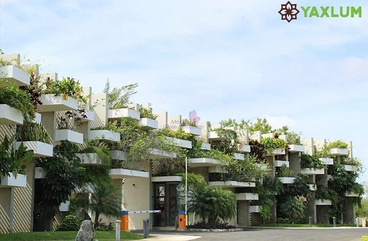 2 de 8: FACHADA DE LA PRIVADA