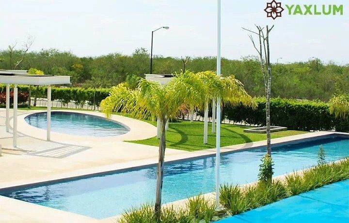 3 de 8: PISCINA DE CASA CLUB