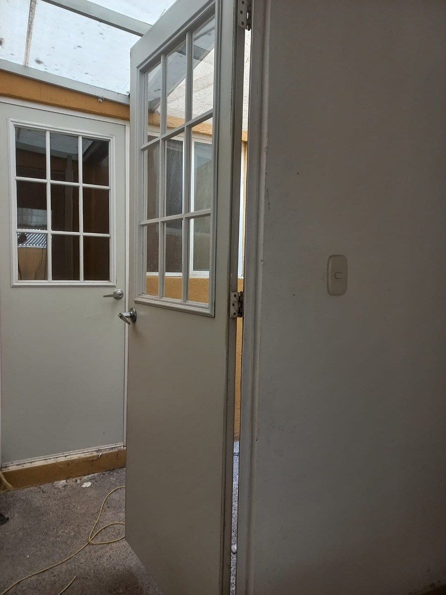 8 de 22: área de lavado acceso a cuarto de servicio