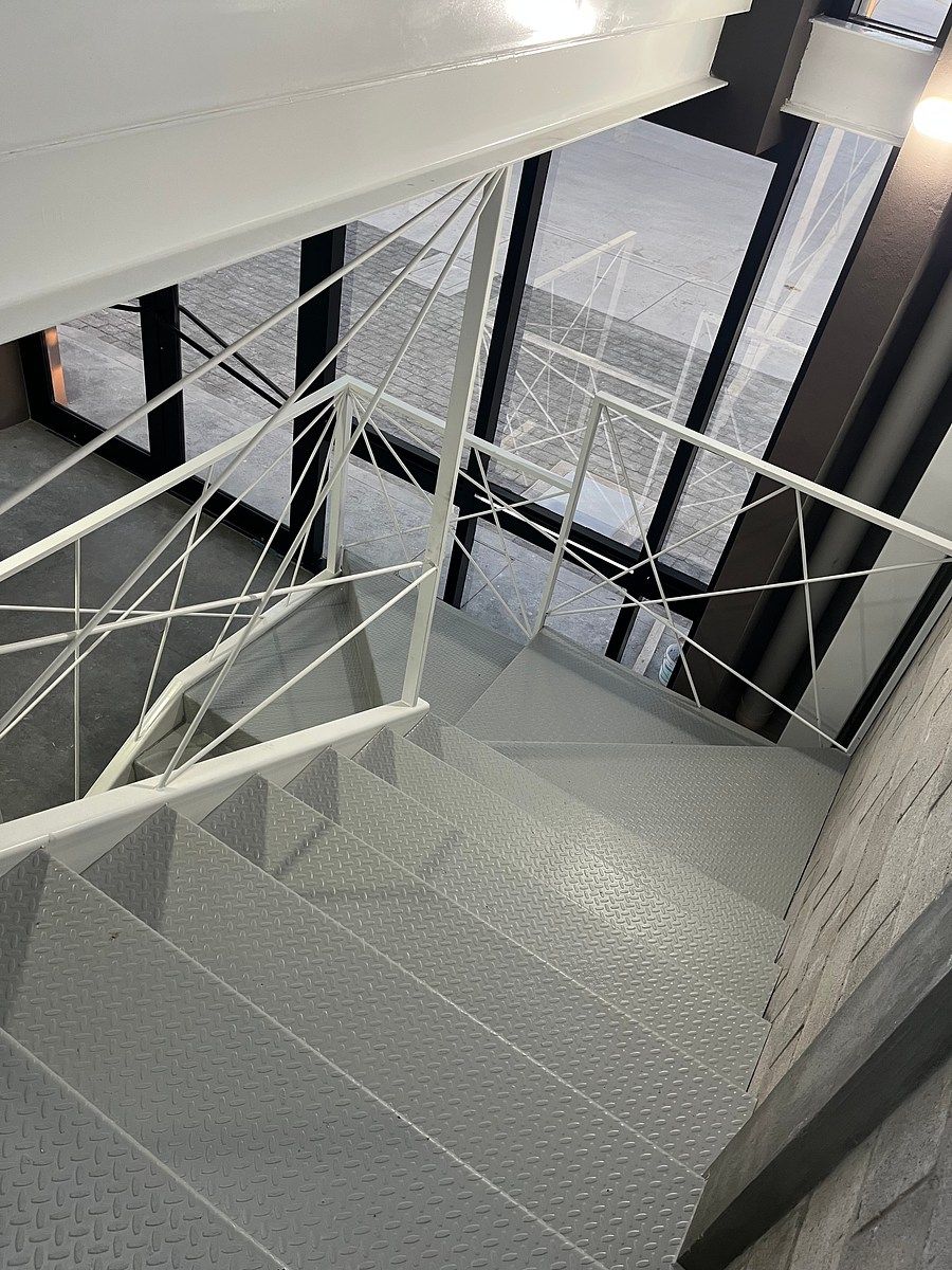 11 of 14: Escaleras de 2.5 m