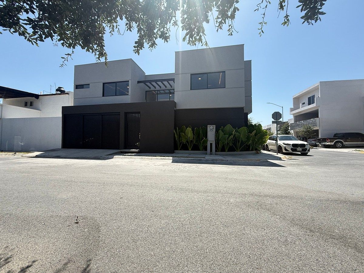 Casa em Fraccionamiento La Morada Residencial, Apodaca, foto 2 de 25