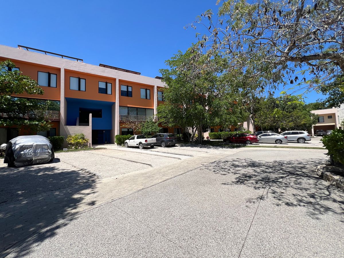 VENTA | Penthouse AMUEBLADO de 3 recámaras con rooftop privado en Aleda, PDC, foto 1 de 34