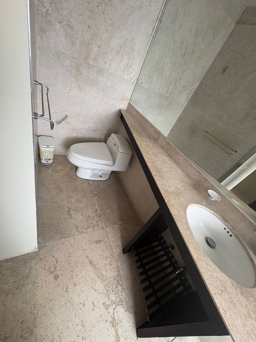 7 de 13: baño de visitas