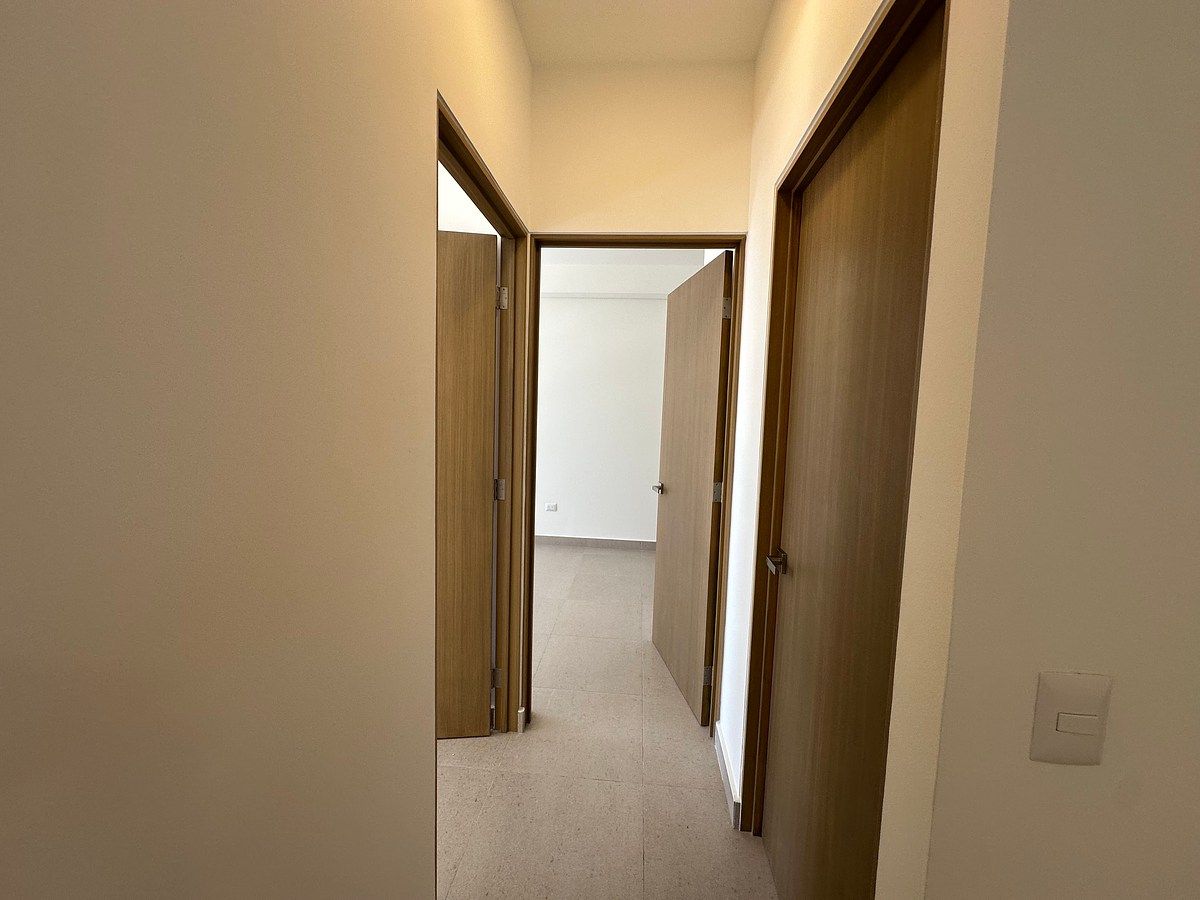 4 of 9: Pasillo a las 2 recamaras