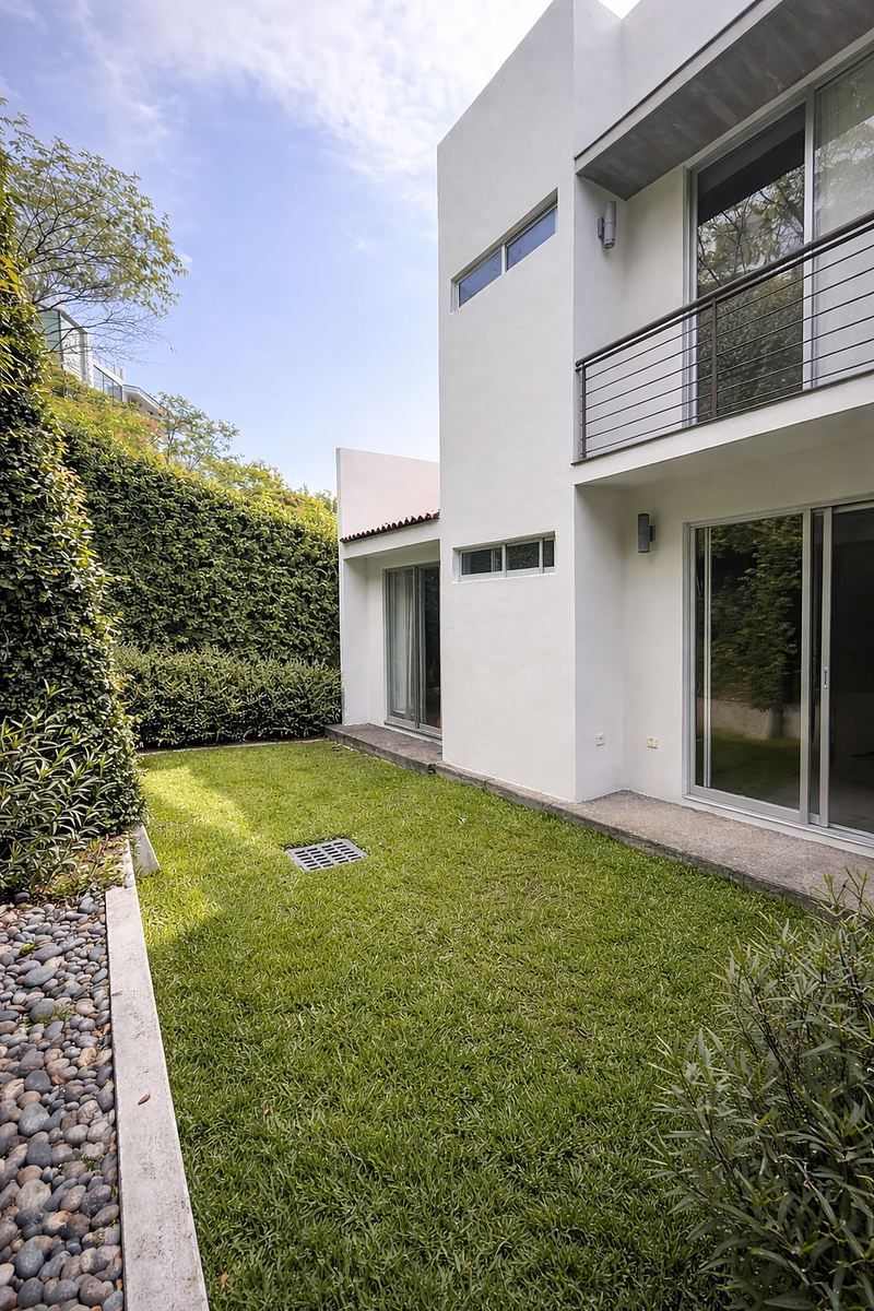 4 de 9: Jardín con acceso directo a la casa club