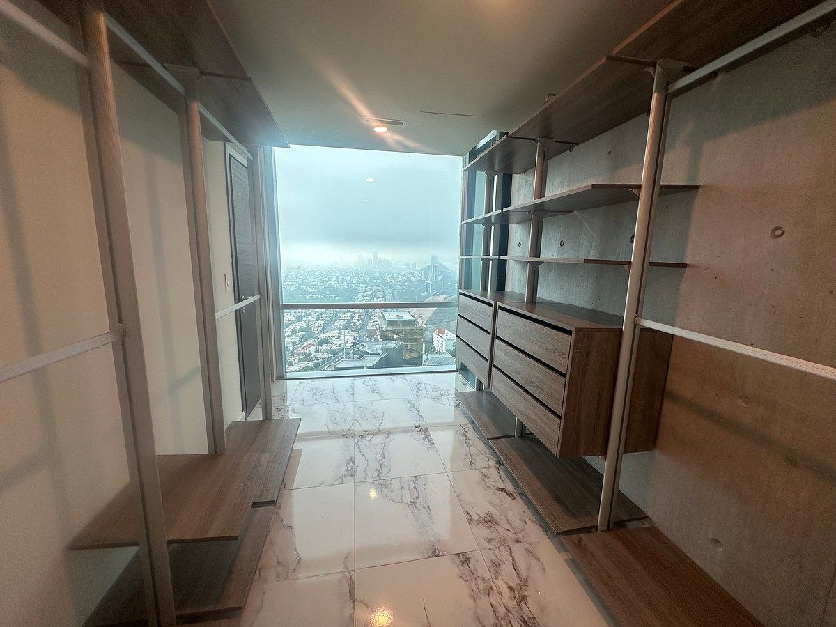 7 de 16: Clóset principal