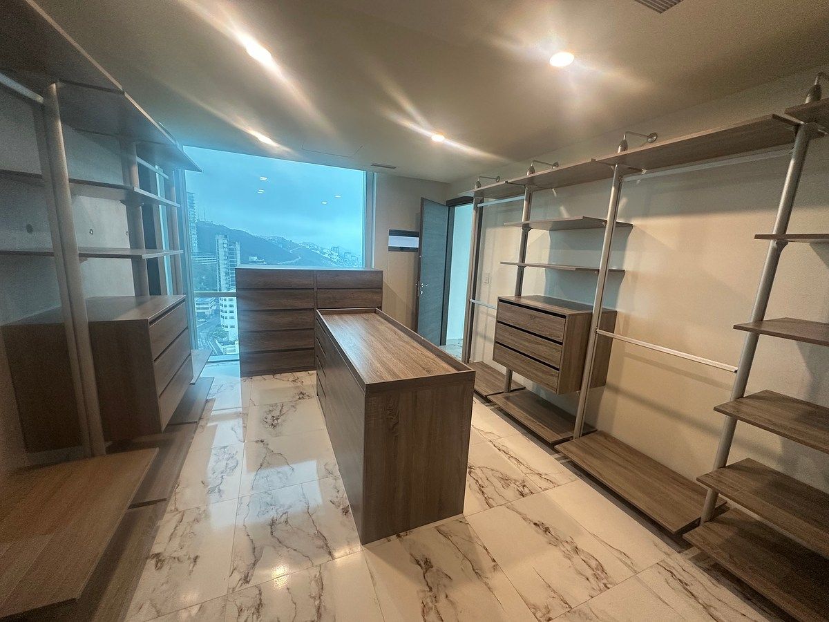 16 de 16: Clóset principal