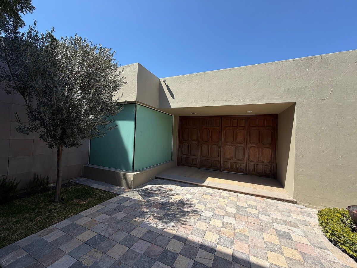 4 de 34: Entrada principal