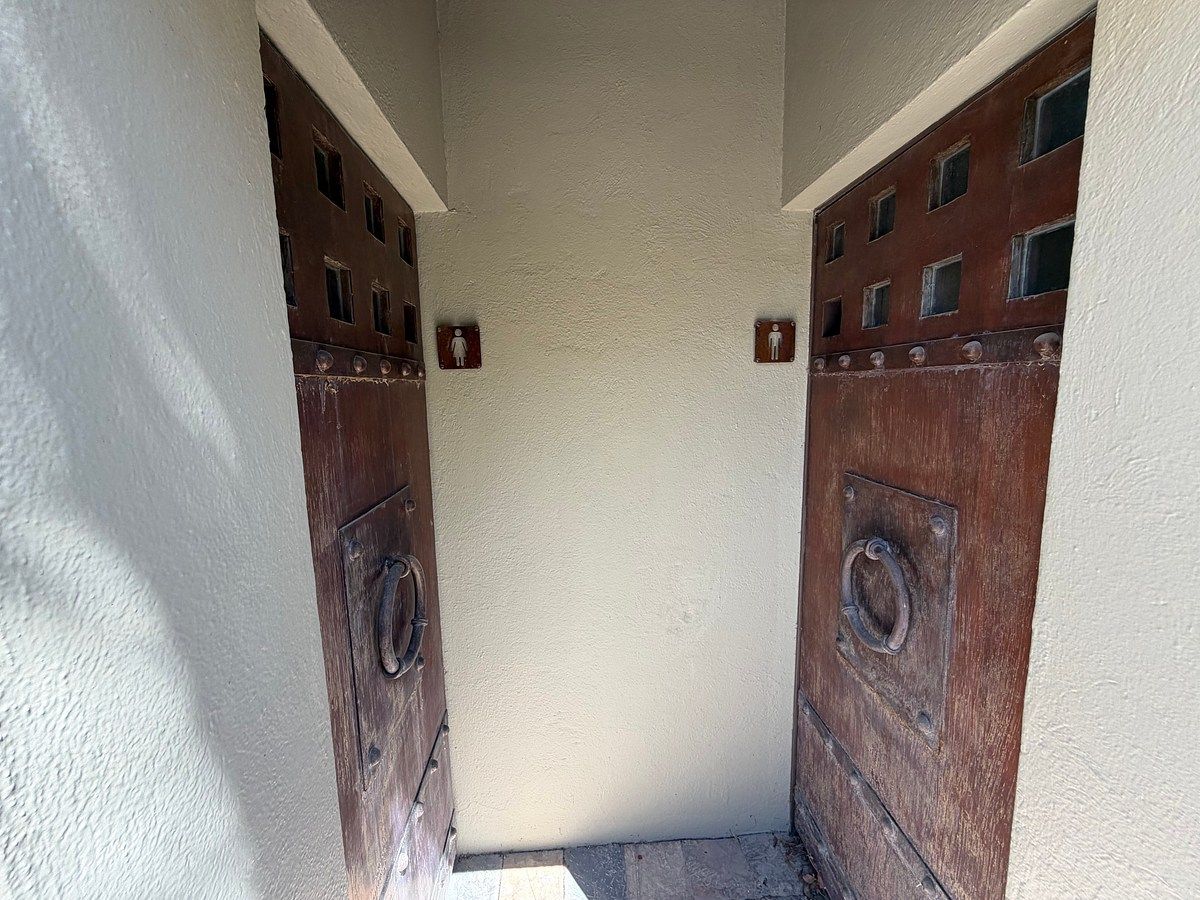 17 de 34: Baños en palapa