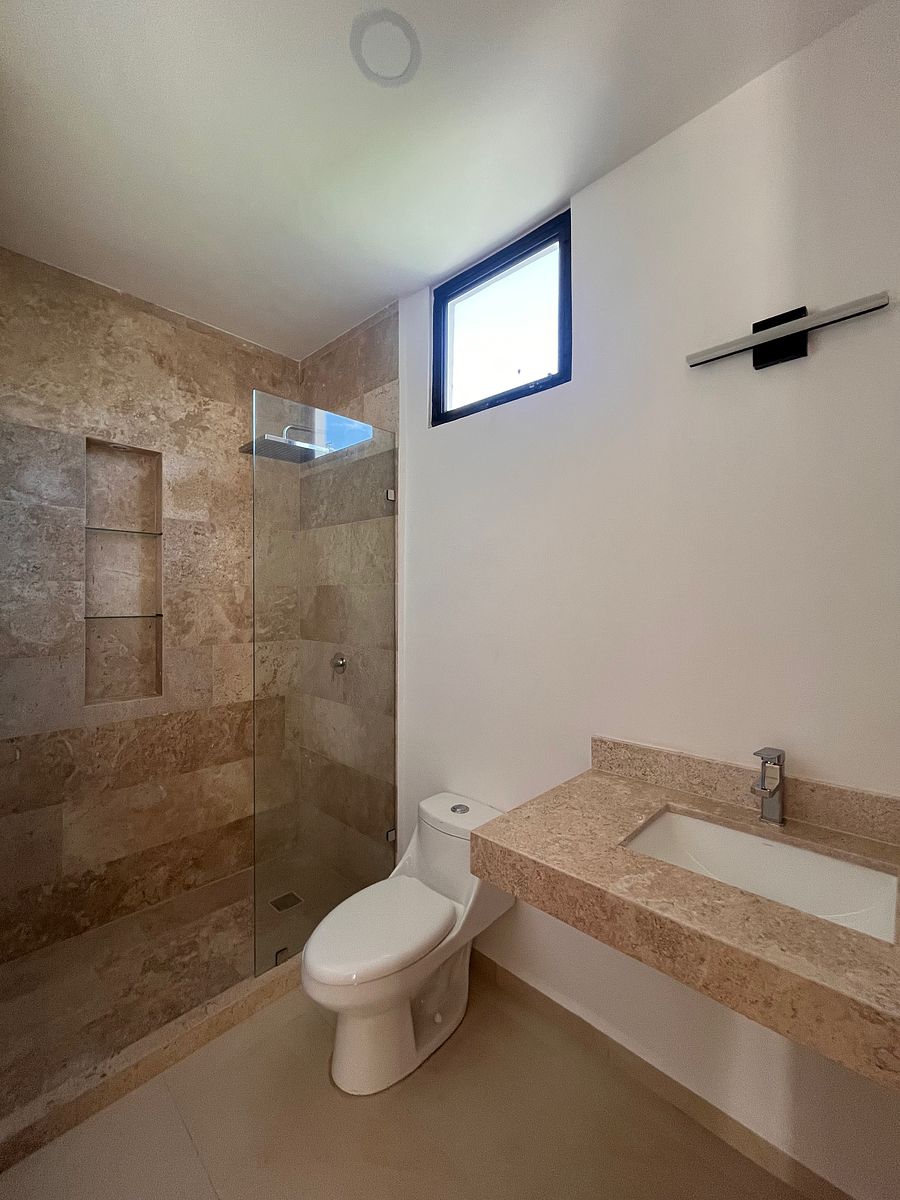 6 de 13: Baño Compartido