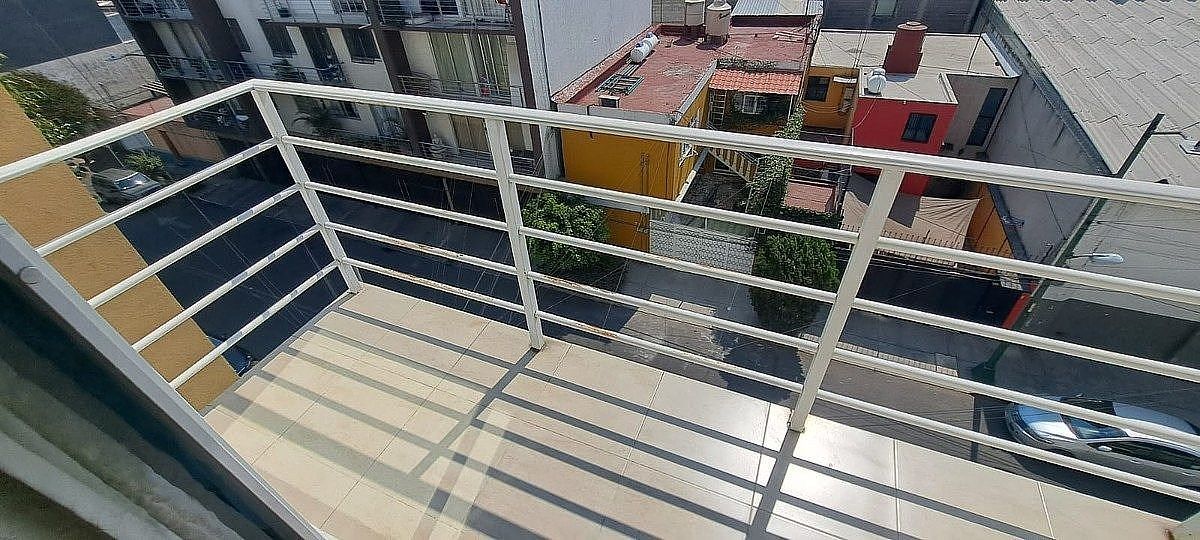 16 de 28: Balcón sala