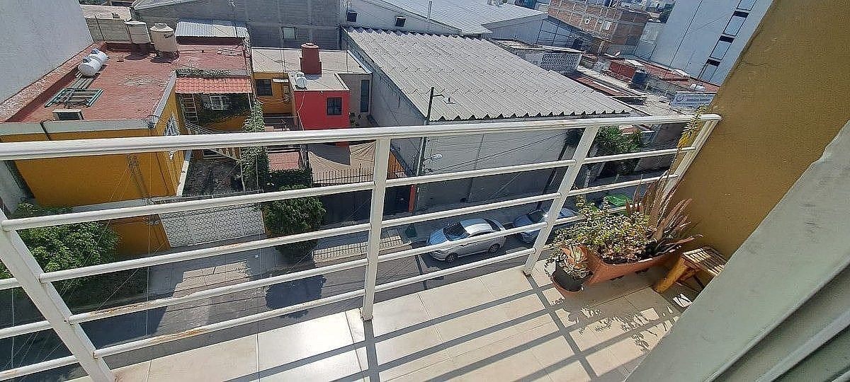 17 de 28: Balcón sala