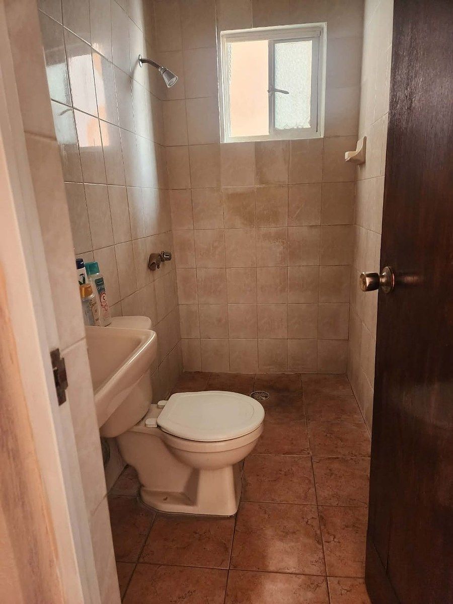 8 de 13: BAÑO SECUNDARIO