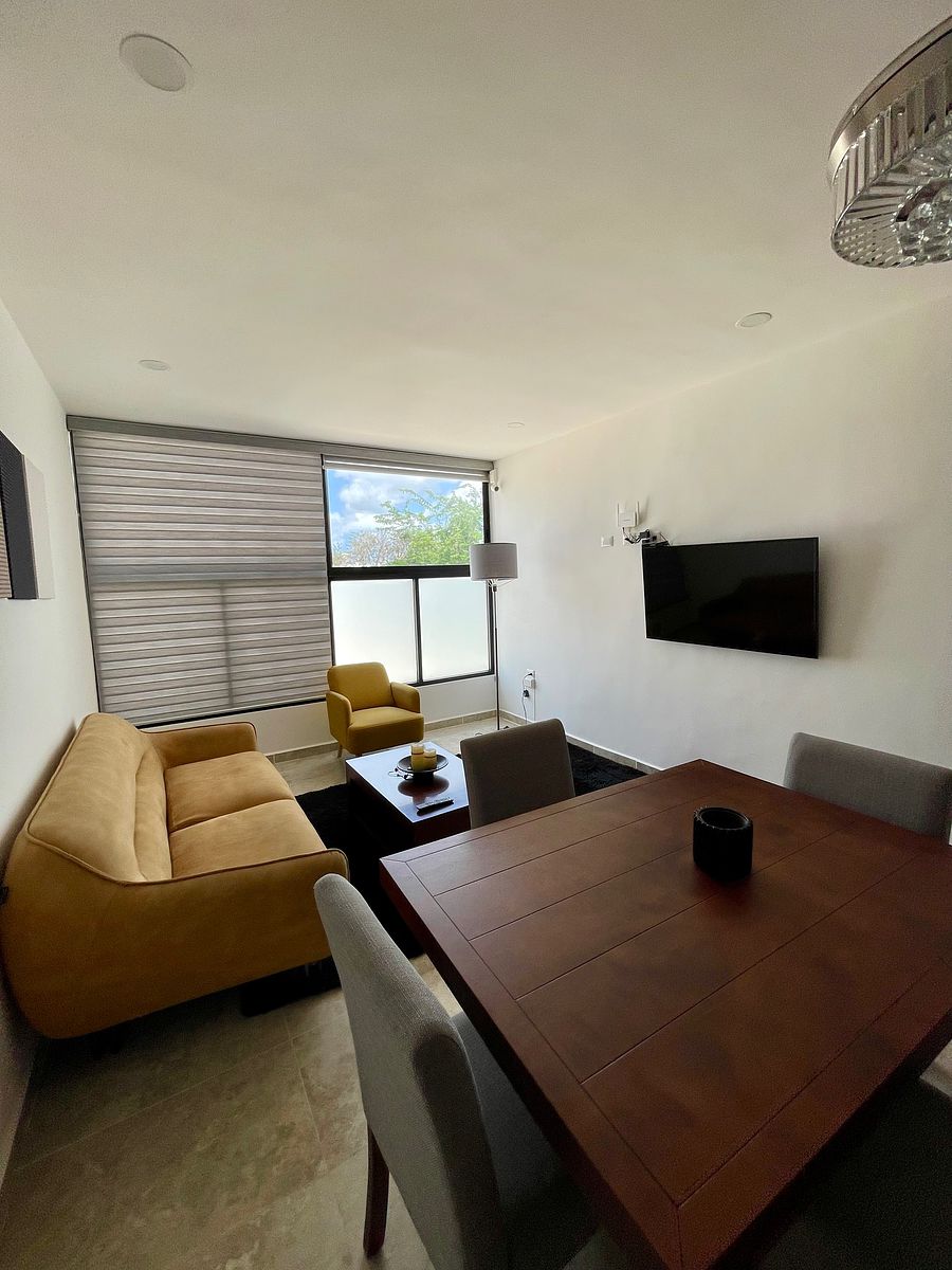 8 de 39: Vista a sala y comedor