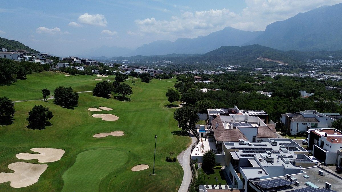 3 de 33: Campo de Golf