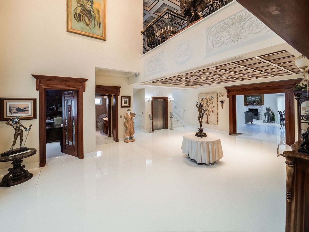 4 de 33: Recepción, Estudio, 1/2 Baño, Elevador, Sala, Bar