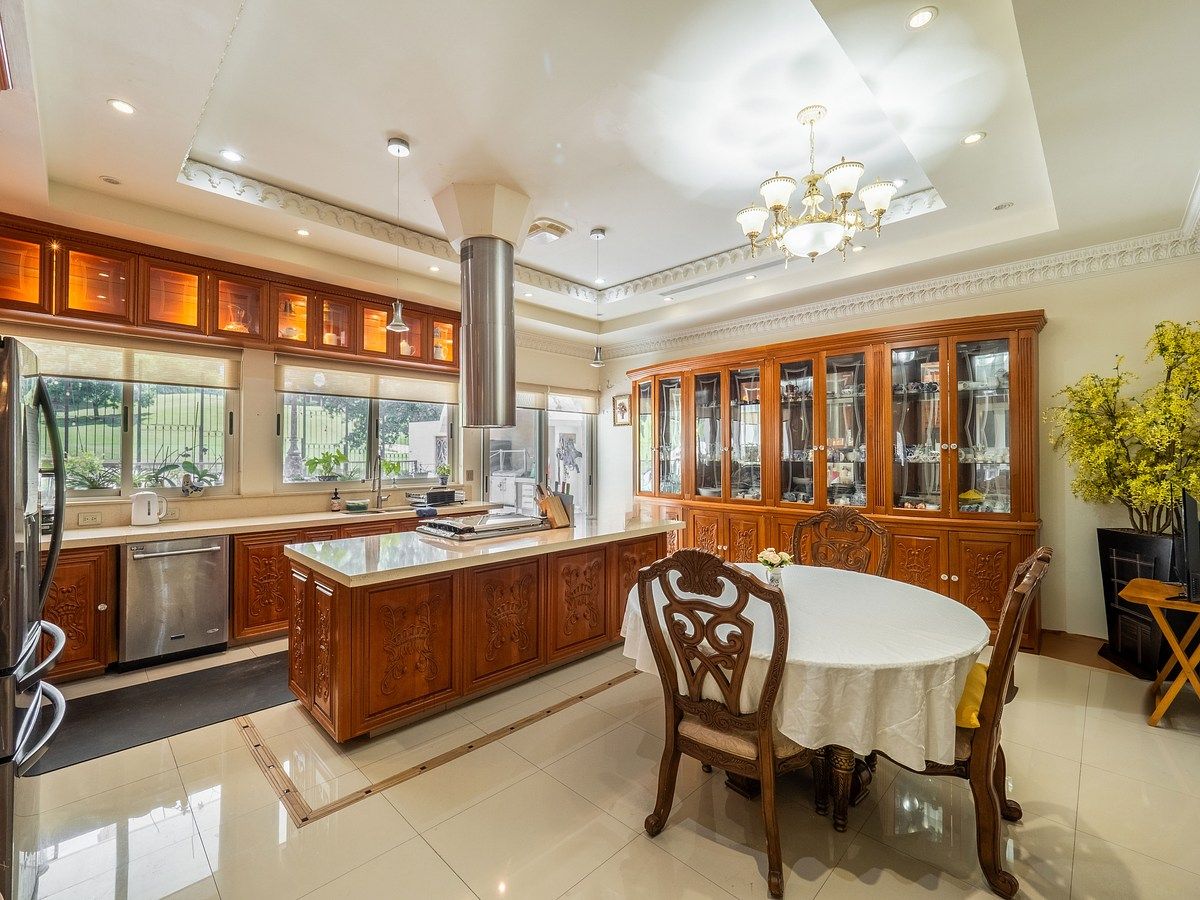 10 de 33: Cocina, desayunador