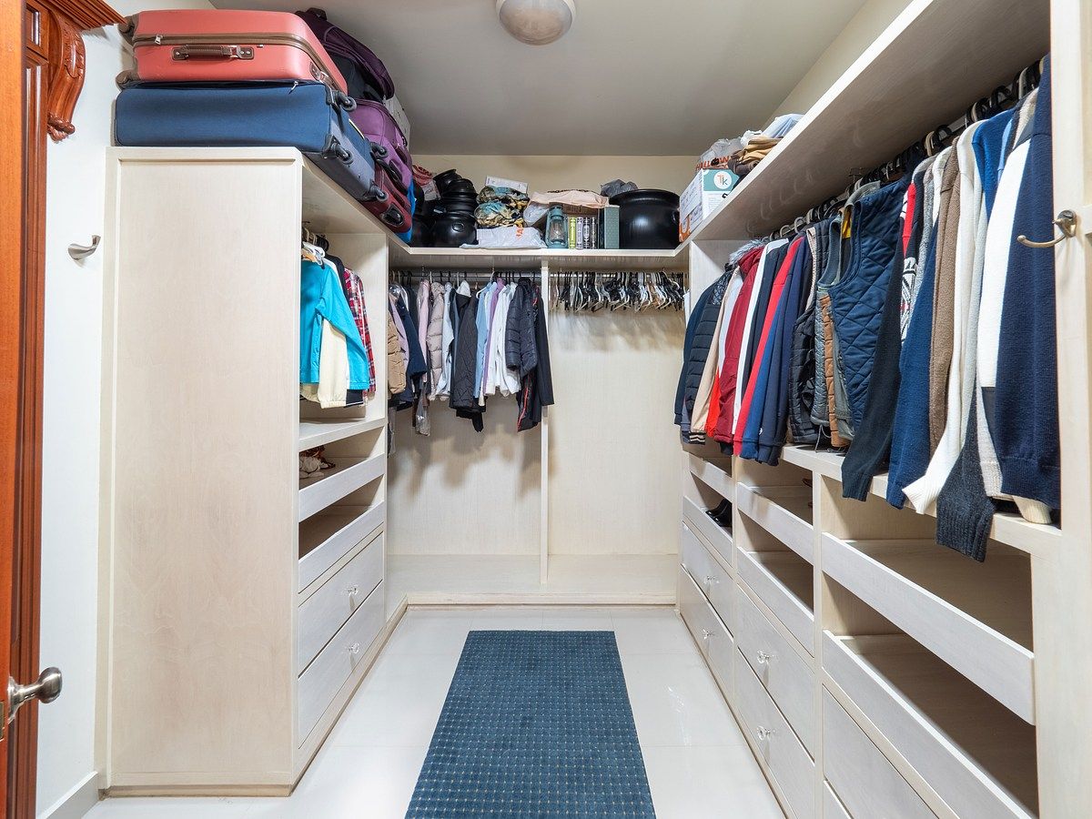 28 de 33: Vestidor 2