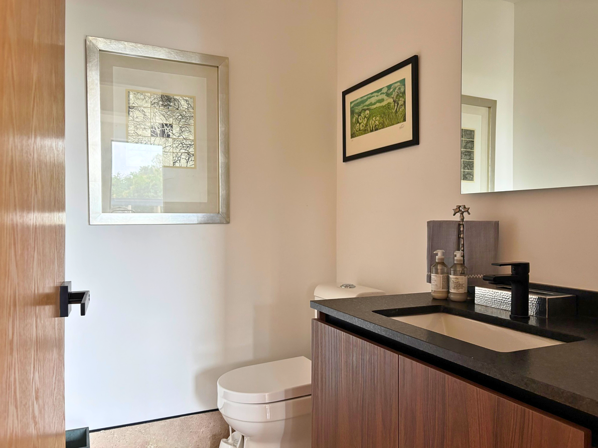 11 de 33: Medio baño