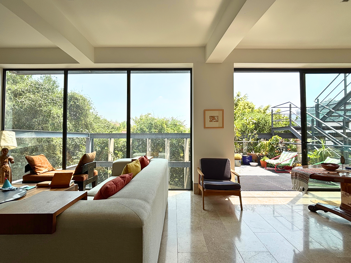 3 de 33: Sala y terraza