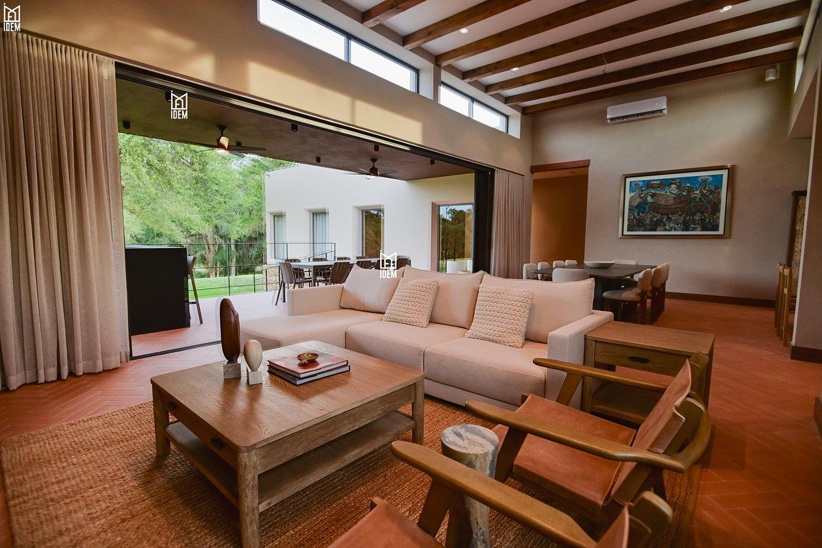 1 of 5: CasaMuestra2.jpg