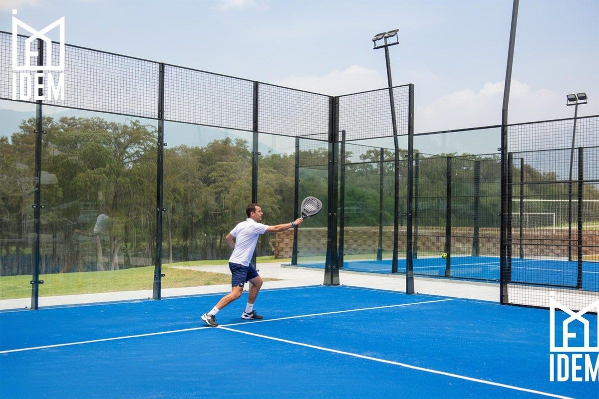 3 of 5: CanchaPádel.jpg