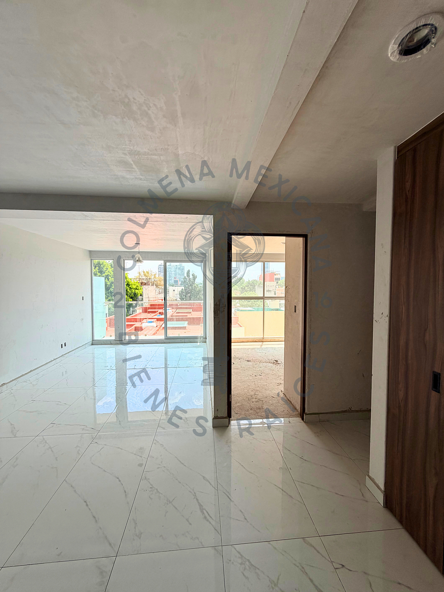 4 de 9: Vista de estancia y primera recámara secundaria