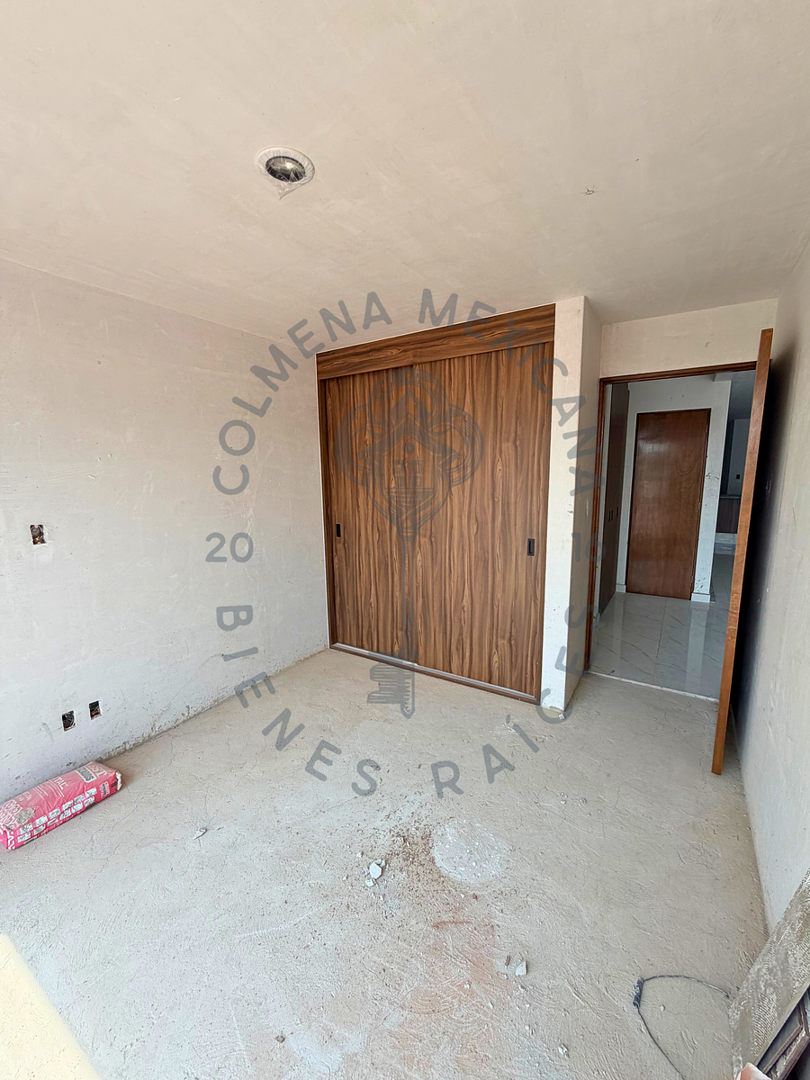 7 de 9: 1era recámara secundaria de 9 m2 y exterior.