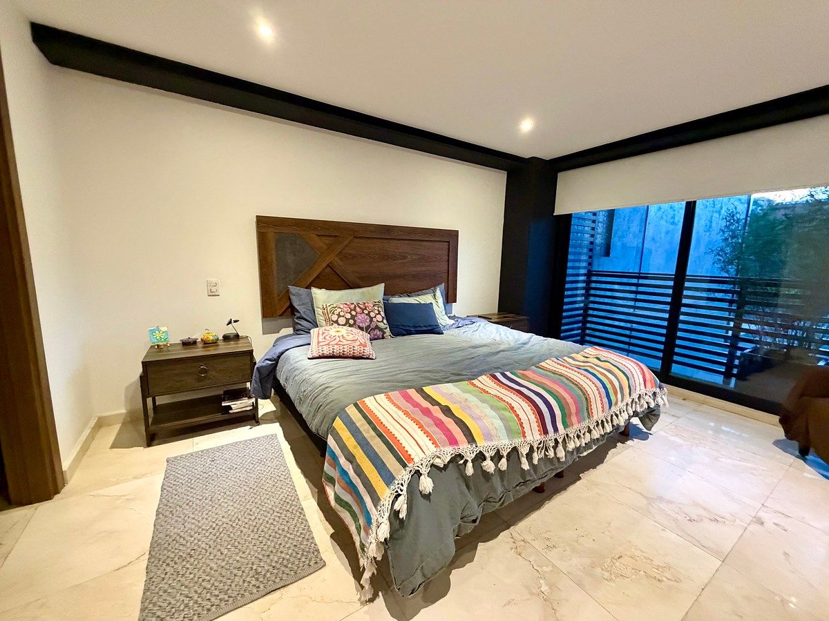 12 de 18: Recámara principal con baño y vestidor