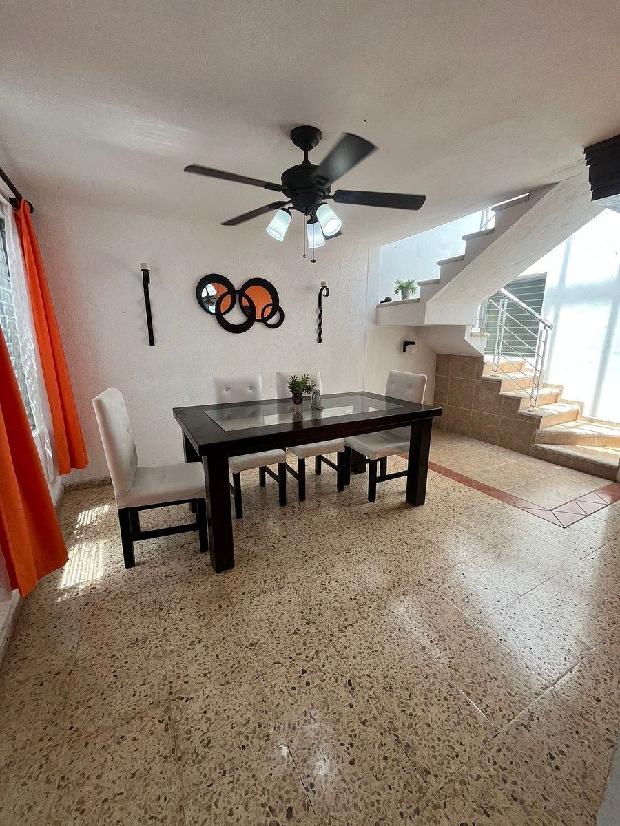 3 de 33: Amplio comedor