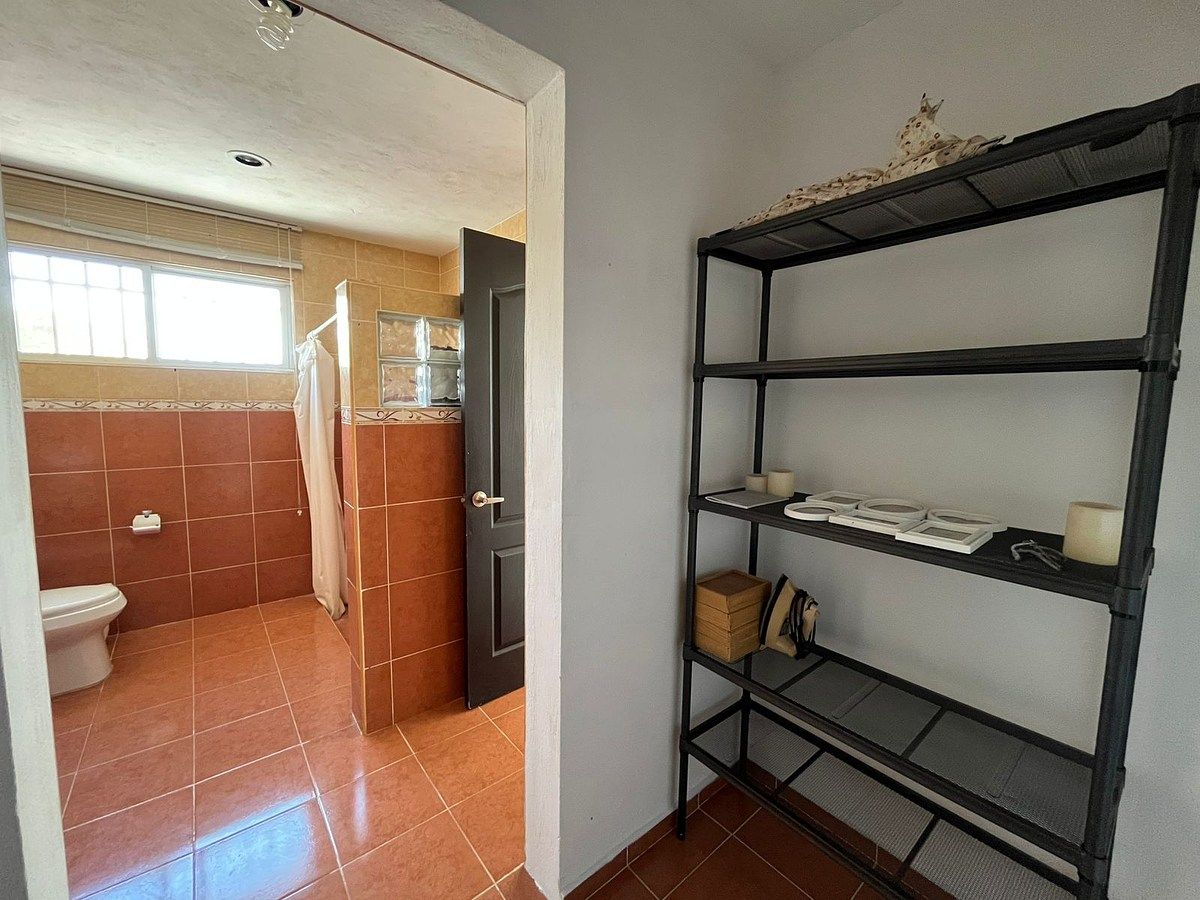 22 de 33: Clóset vestidor en planta alta