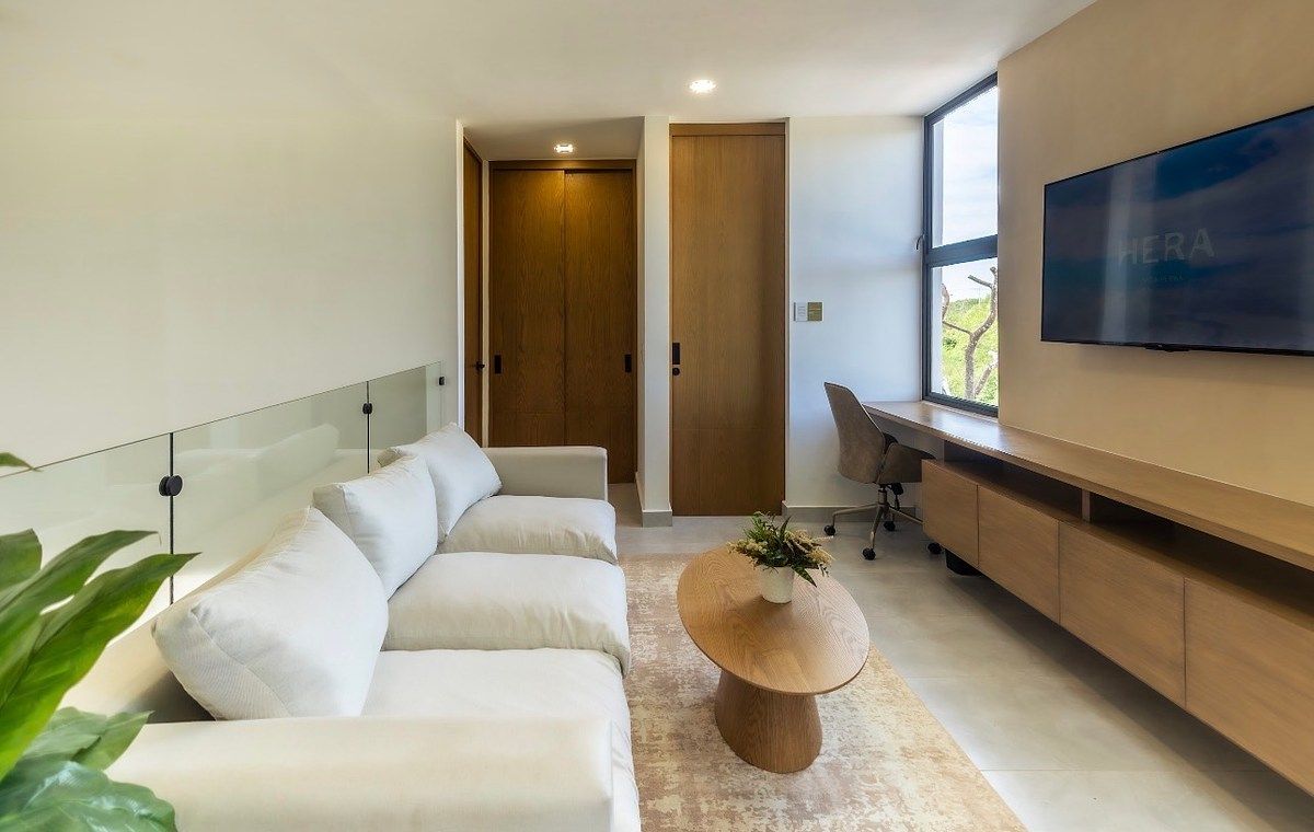 4 of 10: Family Room