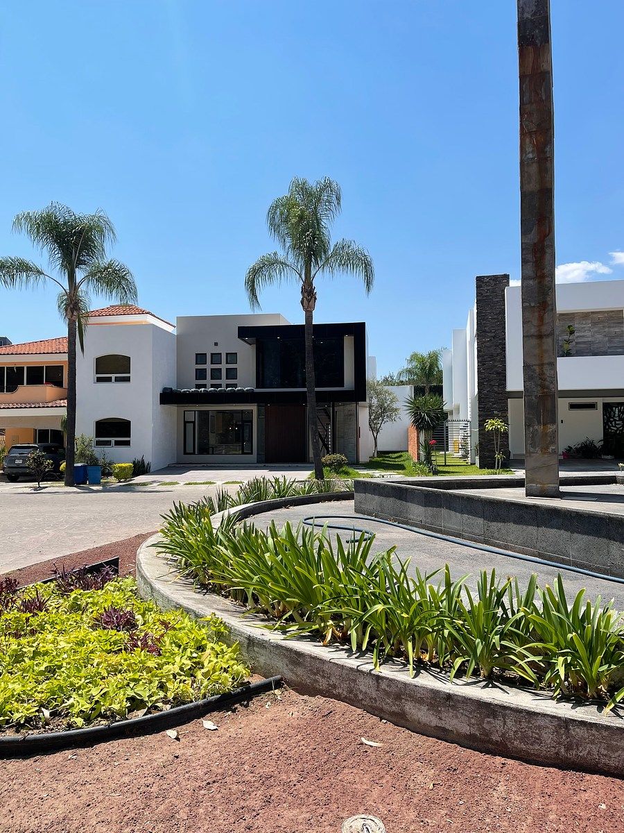 2 de 28: Glorieta y vista principal